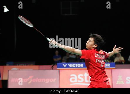 Kuala Lumpur, Malaisie. 18 février 2024. Katethong Supanida de Thaïlande en action contre Sindhu Pusarla Venkata de l'Inde (non photo) lors de la finale des Championnats d'Asie par équipes de Badminton SELANGOR 2024 au Setia City Convention Centre à Shah Alam, Selangor, Malaisie. Score final : Sindhu Pusarla Venkata 2:0 Katethong Supanida. Crédit : SOPA images Limited/Alamy Live News Banque D'Images