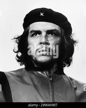 Che Guevara. Portrait du révolutionnaire marxiste né en Argentine et figure clé de la Révolution cubaine, Ernesto 'Che' Guevara (1928-1967). Photo Alberto Korda, 1960 Banque D'Images