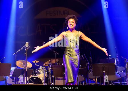 Célia Kameni. La chanteuse, compositrice, interprète de jazz française Célia Kameni avec le groupe The Amazing Keystone Big Band aux éclats d’Email Jazz édition Banque D'Images