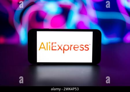 Dans cette illustration photo, le logo Ali Express est affiché sur l'écran d'un téléphone portable. Banque D'Images