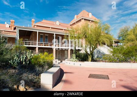 En dehors de l'ancien bâtiment principal qui de ce côté fait face à l'est, le centre de l'Université de l'Arizona, Tucson Banque D'Images