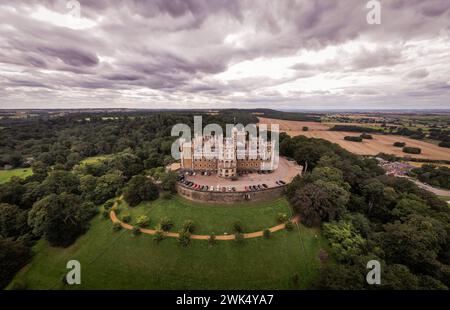 Grantham, Leicestershire, Angleterre- 22 août 2023 : Belvoir Castle est un faux château historique et demeure seigneuriale dans le Leicestershire, en Angleterre, Un château était Banque D'Images