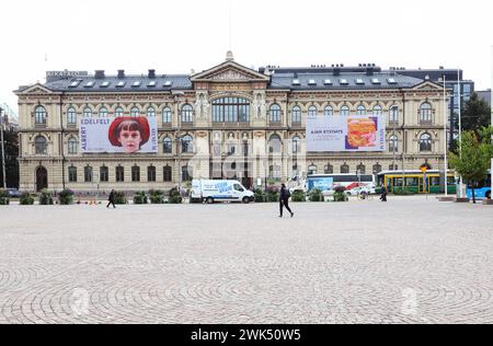 Helsinki, Finlande - 5 septembre 2023 : vue extérieure de la Galerie nationale finlandaise située dans la rue Kaivokatu. Banque D'Images