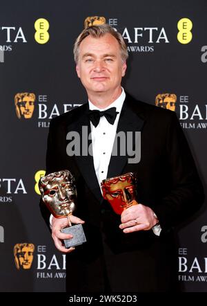 Christopher Nolan dans la salle de presse après avoir remporté les prix du meilleur réalisateur et du meilleur film pour Oppenheimer lors des BAFTA film Awards 2024, au Royal Festival Hall, Southbank Centre, Londres. Date de la photo : dimanche 18 février 2024. Banque D'Images