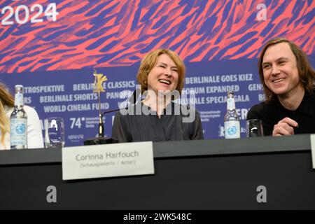 Corinna Harfouch und Lars Eidinger BEI der Pressekonferenz zum film Sterben von Matthias Glasner BEI der Berlinale. Berlinale Filmfestival PK *** Corinna Harfouch et Lars Eidinger lors de la conférence de presse pour le film Sterben de Matthias Glasner au Berlinale Filmfestival PK Banque D'Images