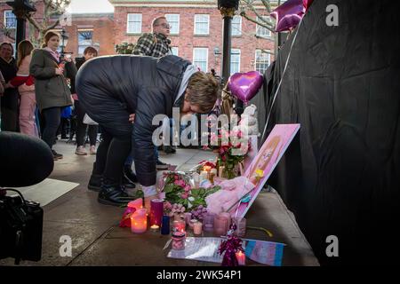 Placer des fleurs pour Brianna Ghey, une jeune fille transgenre britannique de 16 ans, a été assassinée lors d'une attaque préméditée par Scarlett Jenkinson et Eddie Ratcli Banque D'Images