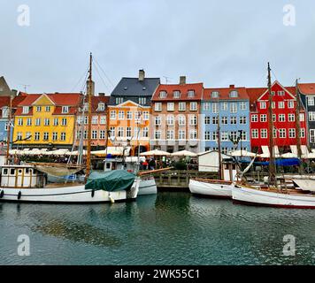 Le célèbre canal Nyhavn de Copenhague pendant la période de Noël Banque D'Images