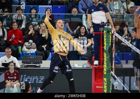 Milan, Italie. 18 février 2024. DONOVAN DZAVORONOK (RANA VERONA) pendant Allianz Milano vs Rana Verona, match de Superligue de volleyball Italien Serie A Men à Milan, Italie, 18 février 2024 crédit : Agence photo indépendante/Alamy Live News Banque D'Images