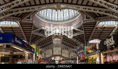 Valencia, Espagne - 08 février 2024:Mercado Central (marché central) est le plus grand marché de produits frais en Europe. Banque D'Images