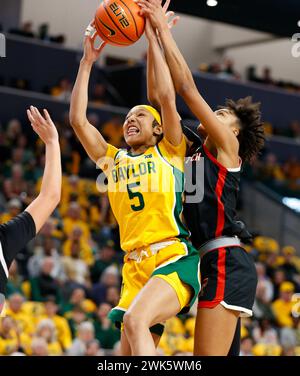 18 février 2024 : la garde Texas Tech Kilah Freelon (2) blesse la garde Baylor Darianna Littlepage-Buggs (5) lors d'un match de basket-ball universitaire féminin Big 12 le 18 février 2024 à Waco. (Crédit image : © Scott Coleman/ZUMA Press Wire) USAGE ÉDITORIAL SEULEMENT! Non destiné à UN USAGE commercial ! Banque D'Images