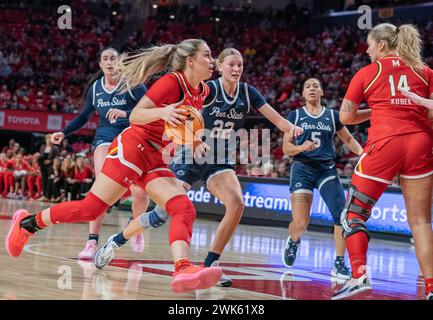 College Park, États-Unis. 18 février 2024. COLLEGE PARK, MD : - 18 FÉVRIER : la garde des Terrapins du Maryland Emily Fisher (34) s'introduit lors d'un match de basket-ball universitaire féminin entre les Terrapins du Maryland et les Nittany Lions de Penn State au Xfinity Center, à College Park, Maryland, le 18 février 2024. (Photo de Tony Quinn/SipaUSA) crédit : Sipa USA/Alamy Live News Banque D'Images