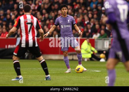 Le Wataru Endo de Liverpool en action avant le match de premier League entre Brentford et Liverpool au Gtech Community Stadium, Brentford, Angleterre, le 17 février 2024. Banque D'Images