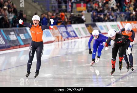 Irene Schouten (NED) championne du monde de départ en masse féminine lors des Championnats de distance simple de l'ISU le 17 février 2024 à l'ovale olympique de Calgary, Canada crédit : SCS/Soenar Chamid/AFLO/Alamy Live News Banque D'Images