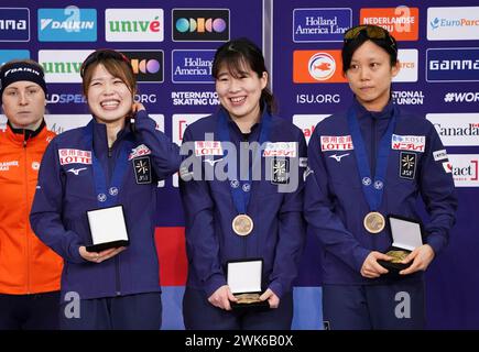 Momoka Horikawa, Ayano Sato et Miho Takagi (JPN) cérémonie de poursuite par équipe féminine lors des Championnats de distance simple de l'ISU le 16 février 2024 à l'ovale olympique de Calgary, Canada crédit : SCS/Soenar Chamid/AFLO/Alamy Live News Banque D'Images