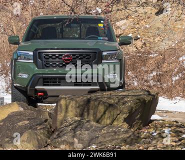 Une camionnette Nissan Frontier neuve et verte à vendre chez un concessionnaire Banque D'Images