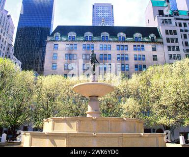 Fontaine Pulitzer sur la Grand Army Plaza au printemps. Fifth Avenue, Landmark maintenu par Central Park Conservancy à New York City USA Banque D'Images