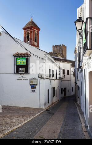 Ruelle étroite, Zuheros, Province de Cordoue, Cordoue, Andalousie, Espagne Banque D'Images