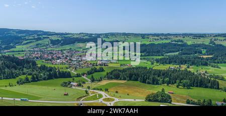 Vue aérienne de Simmerberg comme une banlieue de la ville de marché Weiler-Simmmerberg dans le district de Lindau Banque D'Images