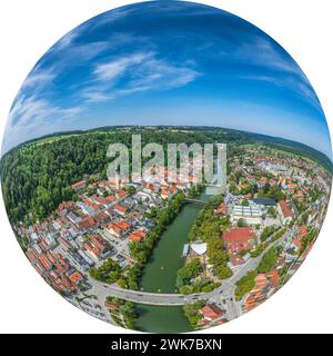 Vue sur la ville haute-Bavière de Wolfratshausen sur les rivières Loisach et Isar Banque D'Images