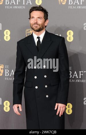 Royal Festival Hall, Londres, Royaume-Uni. 18 février 2024. Bradley Cooper photographié lors des 2024 EE BAFTA film Awards Red Carpet Arrivals. Photo de Julie Edwards./Alamy Live News Banque D'Images