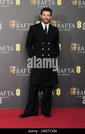 Royal Festival Hall, Londres, Royaume-Uni. 18 février 2024. Bradley Cooper photographié lors des 2024 EE BAFTA film Awards Red Carpet Arrivals. Photo de Julie Edwards./Alamy Live News Banque D'Images