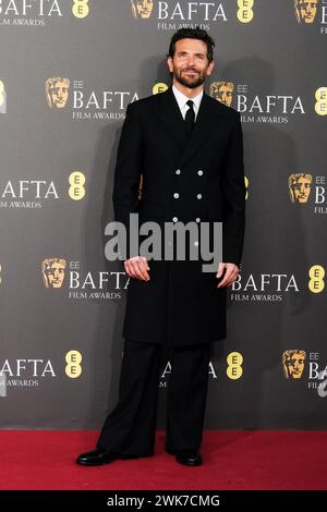 Royal Festival Hall, Londres, Royaume-Uni. 18 février 2024. Bradley Cooper photographié lors des 2024 EE BAFTA film Awards Red Carpet Arrivals. . Photo de Julie Edwards./Alamy Live News Banque D'Images