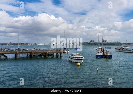 Gosport, Hampshire, Angleterre, Royaume-Uni - 1er octobre 2022 : vue sur le lac Forton en direction du port de Portsmouth Banque D'Images