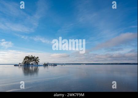 Belle vue sur la glace et l'eau sur le lac Banque D'Images