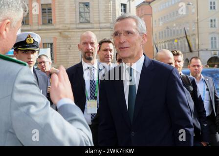 NATO-Generalsekretär Jens Stoltenberg BEI der Begrüssung zur Münchner Sicherheitskonferenz. NATO-Generalsekretär Jens Stoltenberg BEI der Begrüssung zur Münchner Sicherheitskonferenz. München Bayern Deutschland *** le secrétaire général de l'OTAN, Jens Stoltenberg, accueille la Conférence de Munich sur la sécurité le secrétaire général de l'OTAN, Jens Stoltenberg, accueille la Conférence de Munich sur la sécurité Munich Bavière Allemagne Banque D'Images