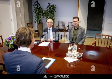 LA HAYE - informateur Kim Putters avec les professeurs Mirko Noordegraaf et Mark Bovens. L'informateur a reçu les professeurs pour qu'ils soient informés des variantes alternatives des armoires. ANP ROBIN UTRECHT pays-bas Out - belgique Out Banque D'Images