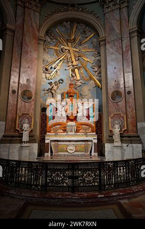 Gros plan de l'autel à la chapelle des anges adorants située au transept nord, Basilique notre-Dame de la Daurade, Toulouse Banque D'Images