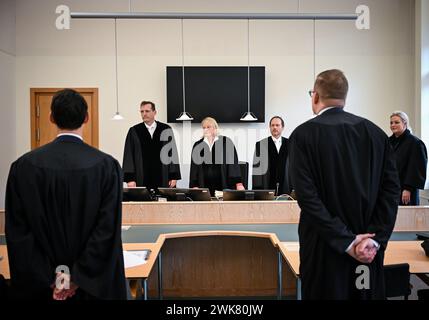 Berlin, Allemagne. 19 février 2024. Astrid Zilm (M), juge présidant, attend le début du procès dans la salle d'audience 3810 du tribunal régional de Berlin II. Fredi Bobic, ancien directeur général de Hertha BSC, poursuit son licenciement sans préavis par le club. Bobic ne s'est pas présenté à l'audience. Crédit : Soeren Stache/dpa/Alamy Live News Banque D'Images