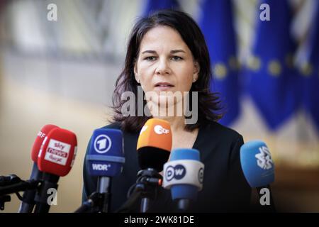 Annalena Baerbock, Bundesaussenministerin, reist zum RfAB nach Bruessel. Hier aufgenommen waehrend eines doorsteps vor Beginn einer Arbeitssitzung der eu-Aussenministerinnen und Aussenminister. Bruessel, 19.02.2024. Fotografiert im Auftrag des Auswaertigen AMTES. Bruessel Belgique *** Annalena Baerbock, ministre fédérale des Affaires étrangères, se rend au RfAB à Bruxelles ici pris à une porte avant le début d'une séance de travail des ministres des Affaires étrangères de l'UE Bruxelles, 19 02 2024 photographié au nom du ministère fédéral des Affaires étrangères Bruxelles Belgique Copyright : xJaninexSchmitzx Banque D'Images