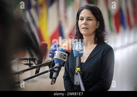 Annalena Baerbock, Bundesaussenministerin, reist zum RfAB nach Bruessel. Hier aufgenommen waehrend eines doorsteps vor Beginn einer Arbeitssitzung der eu-Aussenministerinnen und Aussenminister. Bruessel, 19.02.2024. Fotografiert im Auftrag des Auswaertigen AMTES. Bruessel Belgique *** Annalena Baerbock, ministre fédérale des Affaires étrangères, se rend au RfAB à Bruxelles ici pris à une porte avant le début d'une séance de travail des ministres des Affaires étrangères de l'UE Bruxelles, 19 02 2024 photographié au nom du ministère fédéral des Affaires étrangères Bruxelles Belgique Copyright : xJaninexSchmitzx Banque D'Images