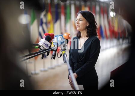 Annalena Baerbock, Bundesaussenministerin, reist zum RfAB nach Bruessel. Hier aufgenommen waehrend eines doorsteps vor Beginn einer Arbeitssitzung der eu-Aussenministerinnen und Aussenminister. Bruessel, 19.02.2024. Fotografiert im Auftrag des Auswaertigen AMTES. Bruessel Belgique *** Annalena Baerbock, ministre fédérale des Affaires étrangères, se rend au RfAB à Bruxelles ici pris à une porte avant le début d'une séance de travail des ministres des Affaires étrangères de l'UE Bruxelles, 19 02 2024 photographié au nom du ministère fédéral des Affaires étrangères Bruxelles Belgique Copyright : xJaninexSchmitzx Banque D'Images