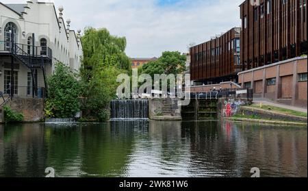 Londres - 06 03 2022 : écluse sur le Regent's canal près de Water Ln à Camden Town. Banque D'Images