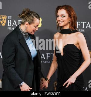 Royal Festival Hall, Londres, Royaume-Uni. 18 février 2024. Samantha Morton et Esmé Creed-Miles photographiées lors des arrivées tapis rouge des BAFA film Awards 2024. . Photo de Julie Edwards./Alamy Live News Banque D'Images