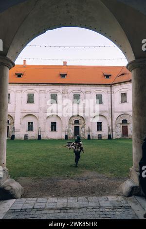 Enfant, visite d'un vieux château à Niemodlin Banque D'Images