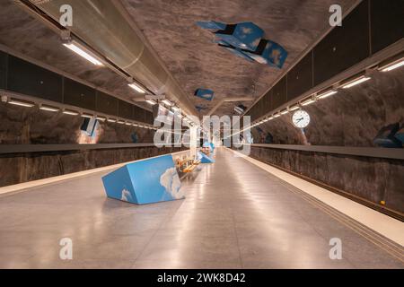 Le métro, métro, ligne de métro à Stockholm, Solna Strand s'arrêtent sur la ligne bleue, avec son célèbre nuage Banque D'Images