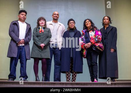 Londres, Angleterre, Royaume-Uni. 19 février 2024. (DE GAUCHE À DROITE) GABRIEL CHAILE, RUTH EWAN, THOMAS J PRICE, VERONICA RYAN, CHILA KUMARI SINGH BURMAN ET TSCHABALALA SELF. 6 des 7 candidats présélectionnés s'alignent pour une photo lors de l'annonce des propositions présélectionnées pour la prochaine commande artistique pour le quatrième plinthe de Trafalgar Square, à la National Gallery. (Crédit image : © Tayfun Salci/ZUMA Press Wire) USAGE ÉDITORIAL SEULEMENT! Non destiné à UN USAGE commercial ! Banque D'Images