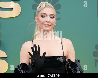 Los Angeles, États-Unis. 18 février 2024. Erika Jayne marchant sur le tapis rouge aux People's Choice Awards qui se sont tenus au Barker Hangar à Santa Monica, CA le dimanche, ?février 18, 2024. (Photo de Sthanlee B. Mirador/Sipa USA) crédit : Sipa USA/Alamy Live News Banque D'Images