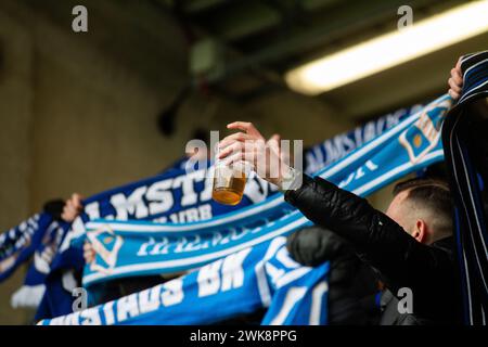 Gothenburg, Suède. 18 février 2024. Les fans de football de Halmstad BK vus sur les tribunes lors du match de la Svenska Cup entre Halmstads BK et Helsingborg à Bravida Arena à Gothenburg. (Crédit photo : Gonzales photo - Amanda Persson). Banque D'Images