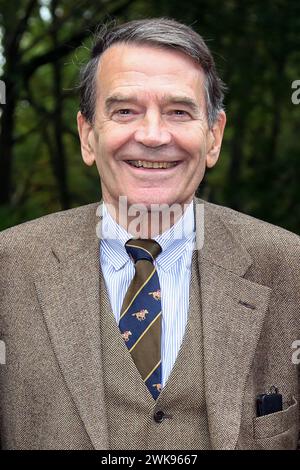 22.10.2023, Hannover, Niedersachsen, GER - Eugen Andreas Wahler, Rechtsanwalt. Aussen, Aussenaufnahme, Blick in die Kamera, Blickkontakt, Deutsch, Deutschland, Eugen Andreas Wahler, Europa, europaeisch, Hannover, Herbst, HF, Hochformat, Jahreszeit, Kamerablick, Niedersachsen, Persoenlichkeit, Portraet, Portrait, Rechtsanwalt, Wahler, Westeuropa 231022D071xHANNOVER.JPG *** 22 10 2023, Hanovre, basse-Saxe, GER Eugen Andreas Wahler, avocat extérieur, vue dans la caméra, contact visuel, Allemand, Allemagne, Eugen Andreas Wahler, Europe, européen, Hanovre, automne, HF, portrait, saison, env Banque D'Images