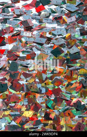 Formes carrelées abstraites en plexiglas brillant multicolore Banque D'Images