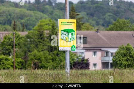 Ein Plakat verschiedener Partei wirbt für ein Ja für das Thurgauer Chancenpaket. Die Bevölkerung des Kanton Thurgau stimmt am 18. Juni 2023 über diese Banque D'Images