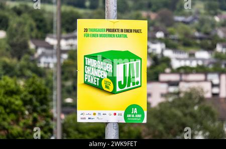 Ein Plakat verschiedener Partei wirbt für ein Ja für das Thurgauer Chancenpaket. Die Bevölkerung des Kanton Thurgau stimmt am 18. Juni 2023 über diese Banque D'Images