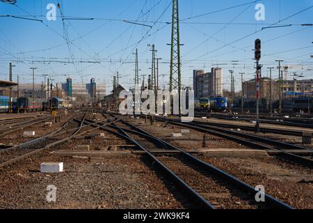 Budapest, Hongrie - 28 janvier 2024 : gare ferroviaire Keleti. Banque D'Images