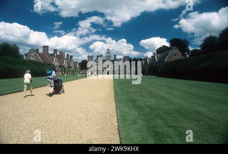 L'allée principale de Blickling Hall est une propriété du National Trust à Norfolk Royaume-Uni Banque D'Images