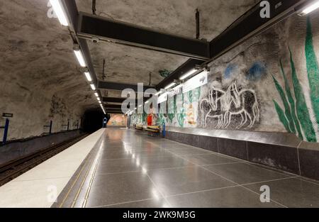 Métro Tensta, station de métro sur la ligne bleue Stockholm Tunnelbana à Tensta, Stockholm. Artistes : Helga Henschen et Arne Sedell. Banque D'Images