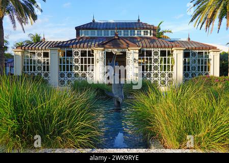 PALM BEACH, FL –3 février 2024- vue de la Society of the four Arts Garden entretenue par le Garden Club de Palm Beach situé à Palm Beach, Floride. Banque D'Images